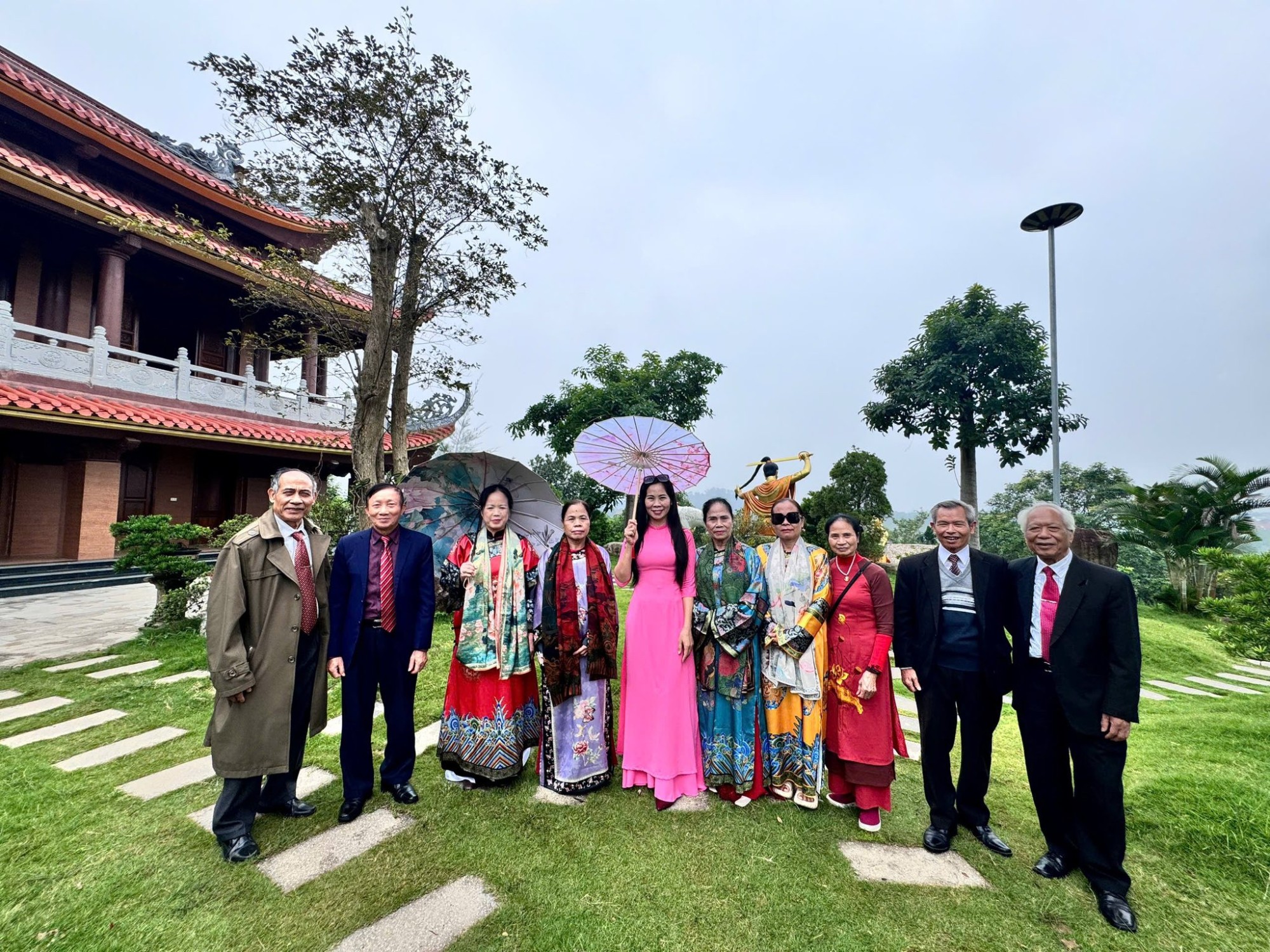 ĐOÀN EM LẠI LÊN ĐƯỜNG