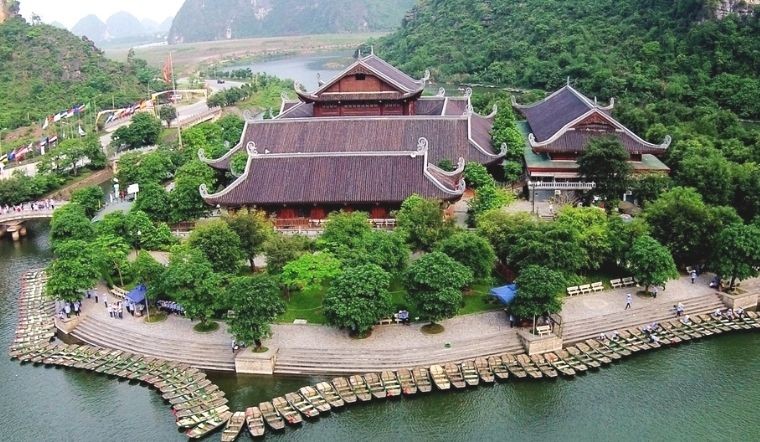 TOUR BÁI ĐÍNH-TRÀNG AN-HOA LƯ-TUYỆT TÌNH CỐC-HANG MÚA